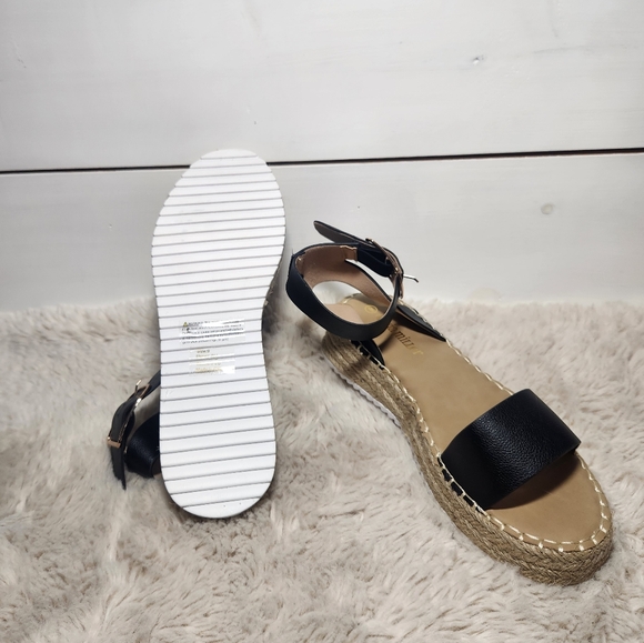 Olivia Miller Women's Almond Beach Espadrille Sandals Color: Black Size: 9 - Picture 5 of 6